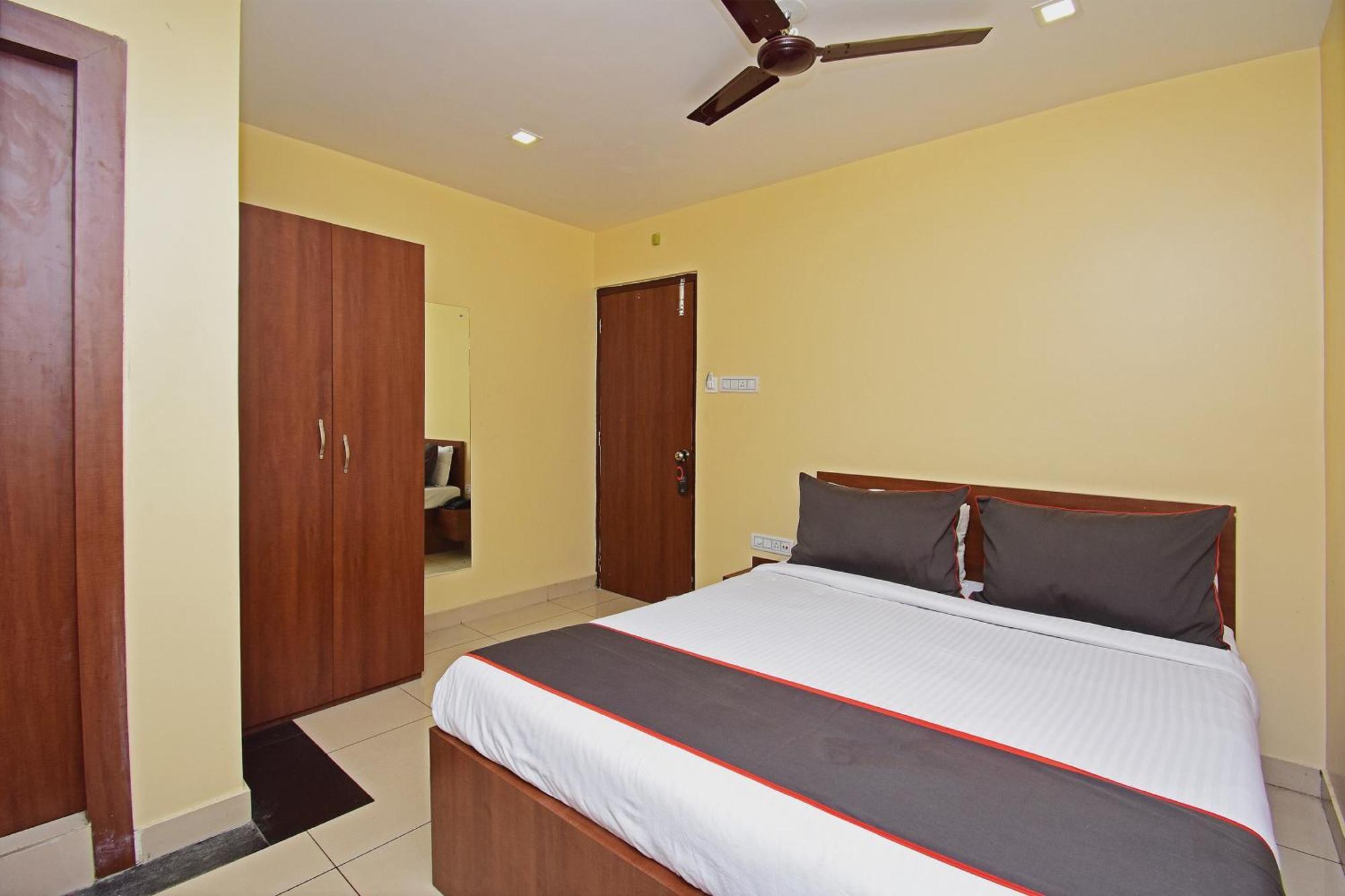 Отель Super Collection O Gokul Residency Near Emami City Dumdum Opposite Raja Palace Dam Dam Экстерьер фото