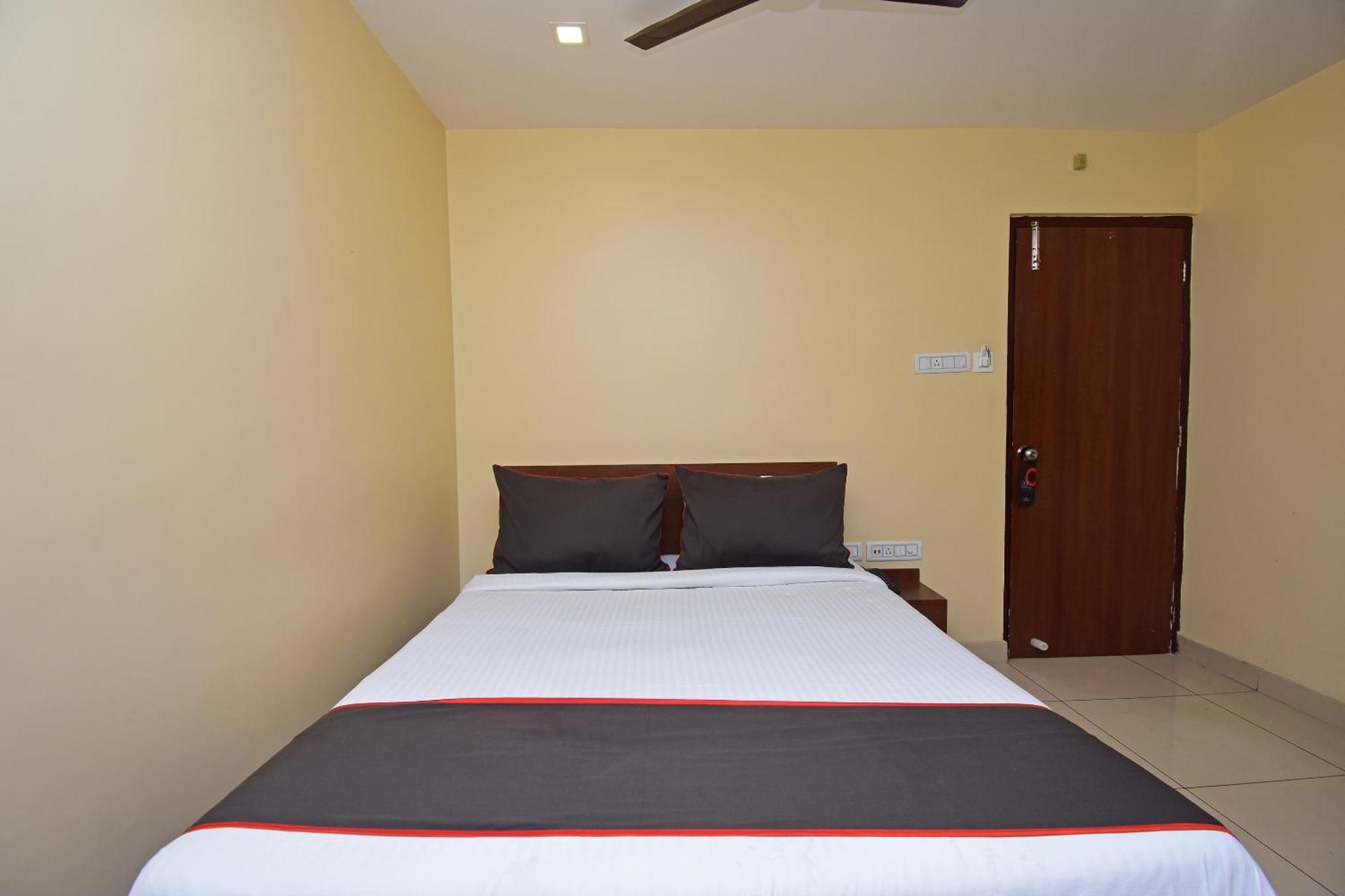 Отель Super Collection O Gokul Residency Near Emami City Dumdum Opposite Raja Palace Dam Dam Экстерьер фото